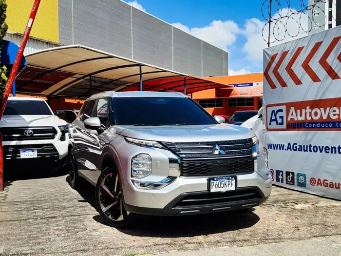 2024 Mitsubishi Outlander — 3