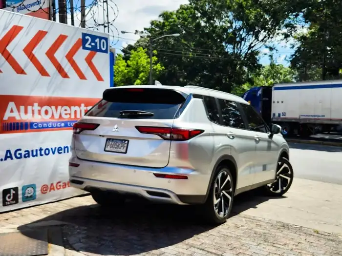 2024 Mitsubishi Outlander — 4