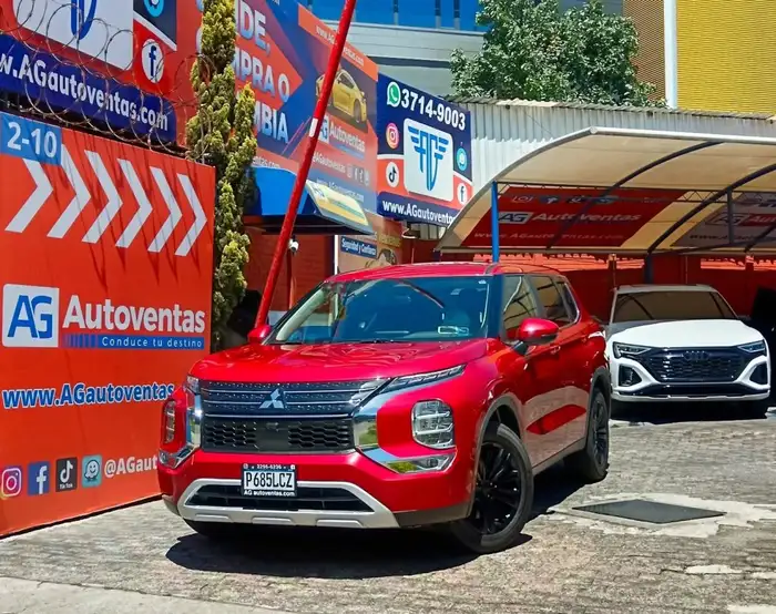 2024 Mitsubishi Outlander — 1