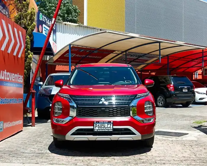 2024 Mitsubishi Outlander — 2