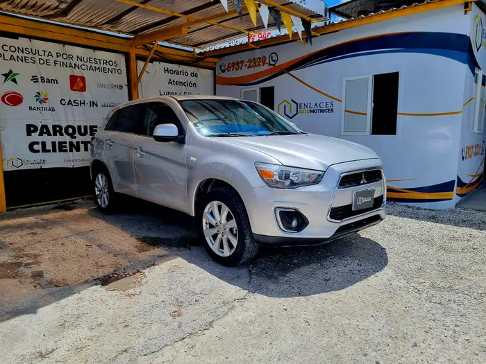 2014 Mitsubishi Outlander — 1