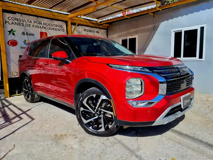 2022 Mitsubishi Outlander — 1