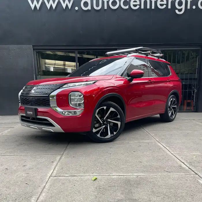 2024 Mitsubishi Outlander — 1