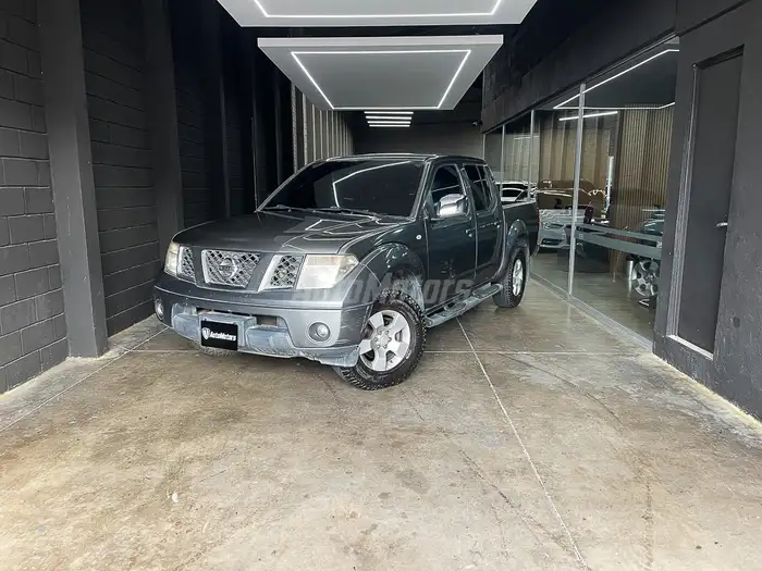 2013 Nissan NAVARA — 1