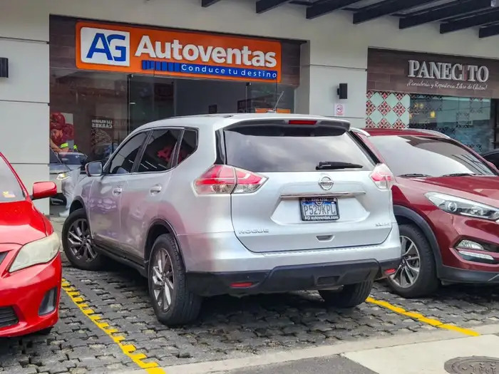 2015 Nissan ROGUE — 4