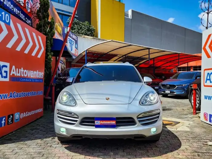 2013 Porsche CAYENNE — 2
