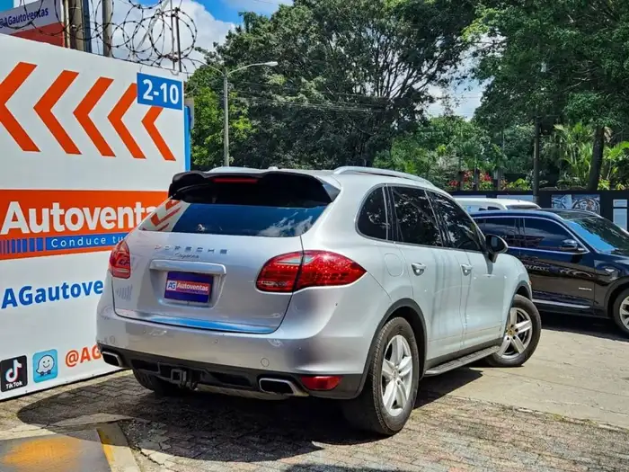 2013 Porsche CAYENNE — 4