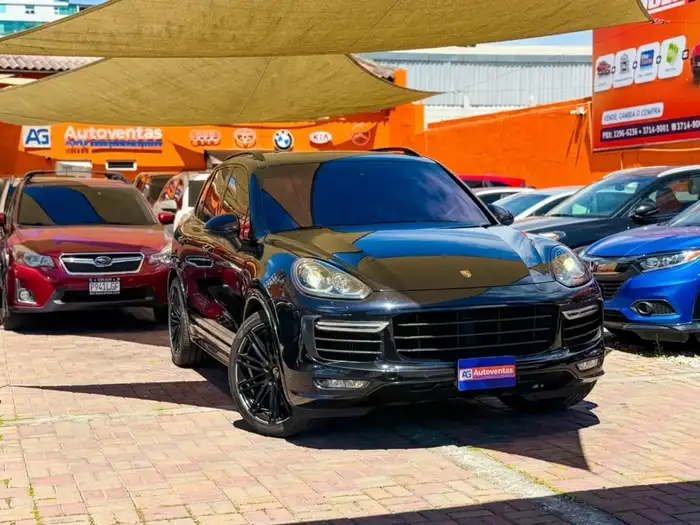 2016 Porsche CAYENNE — 2