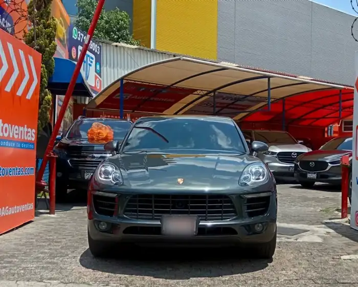 2018 Porsche MACAN — 2