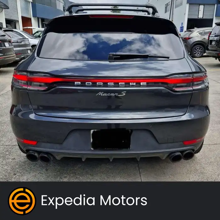 2020 Porsche MACAN — 4