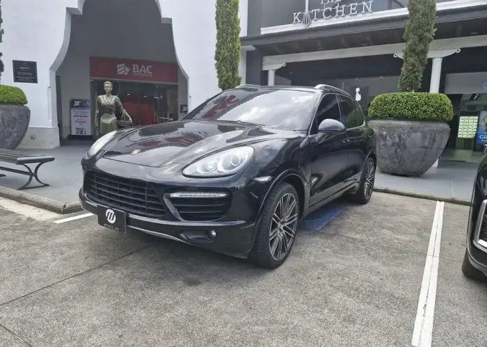 2011 Porsche CAYENNE — 1