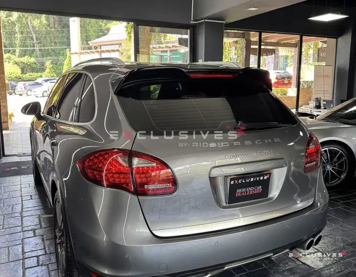 2012 Porsche CAYENNE — 4