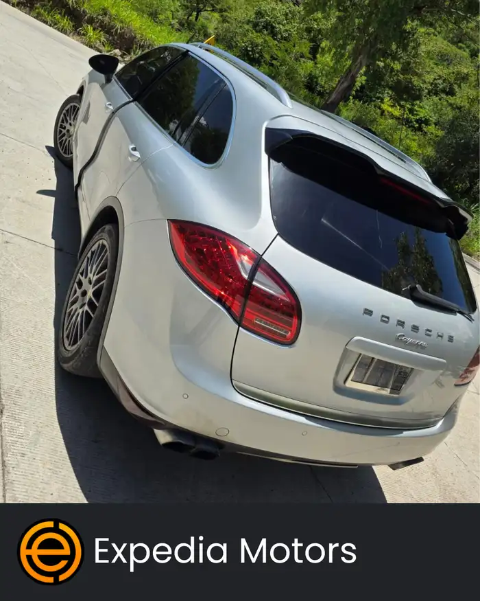 2013 Porsche CAYENNE — 3
