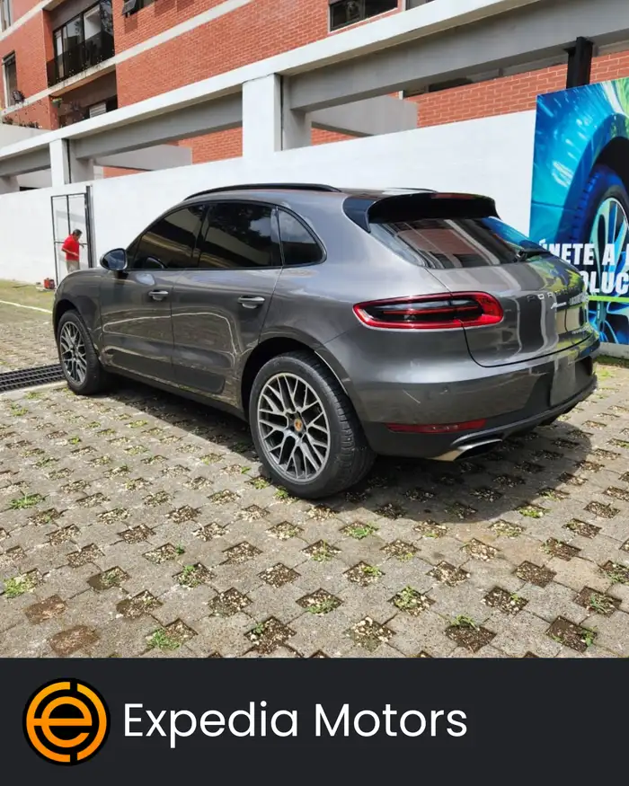 2015 Porsche MACAN — 4