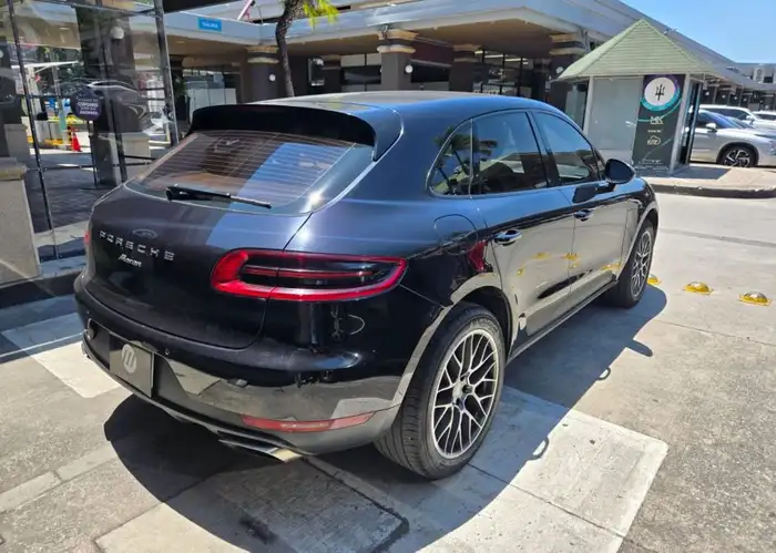2015 Porsche MACAN — 4