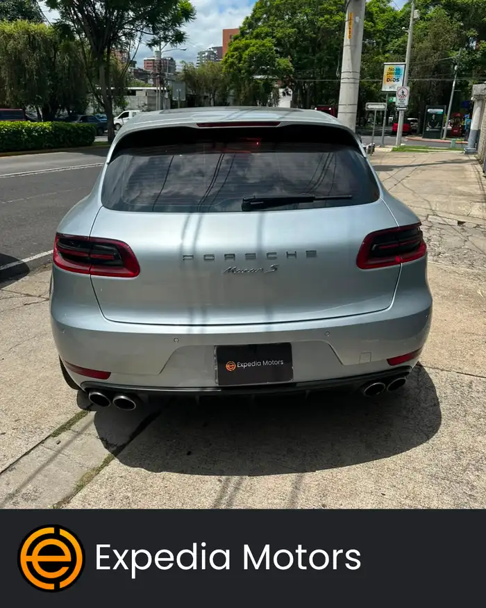 2016 Porsche MACAN — 4