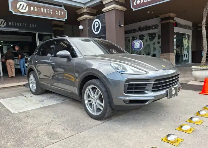 2019 Porsche CAYENNE — 2