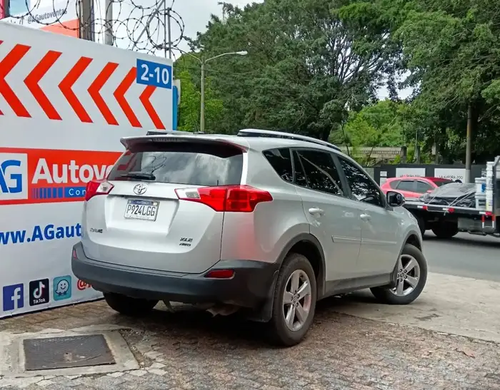 2015 Toyota RAV4 — 4