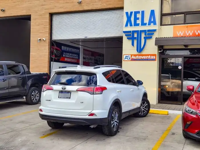 2017 Toyota RAV4 — 4