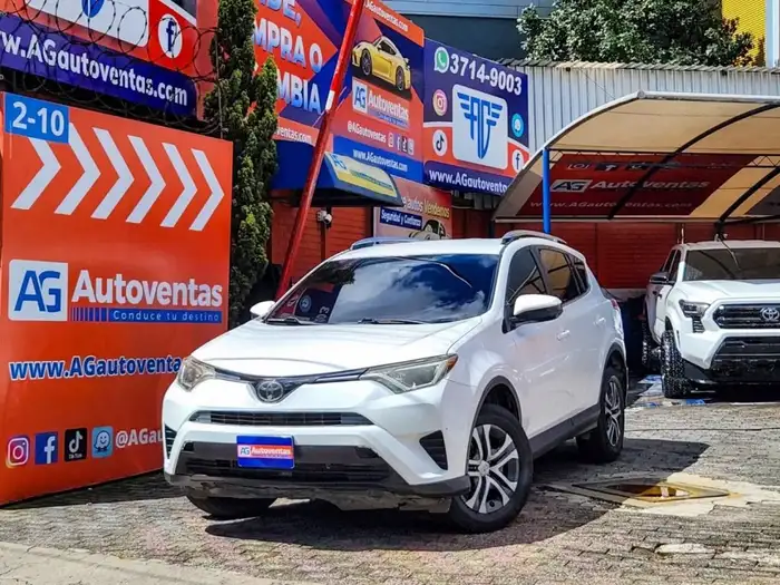 2017 Toyota RAV4 — 1