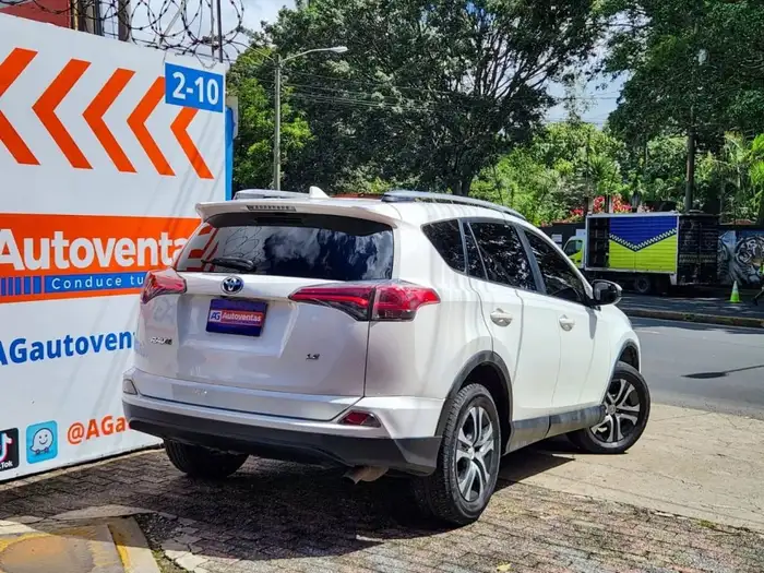 2017 Toyota RAV4 — 4
