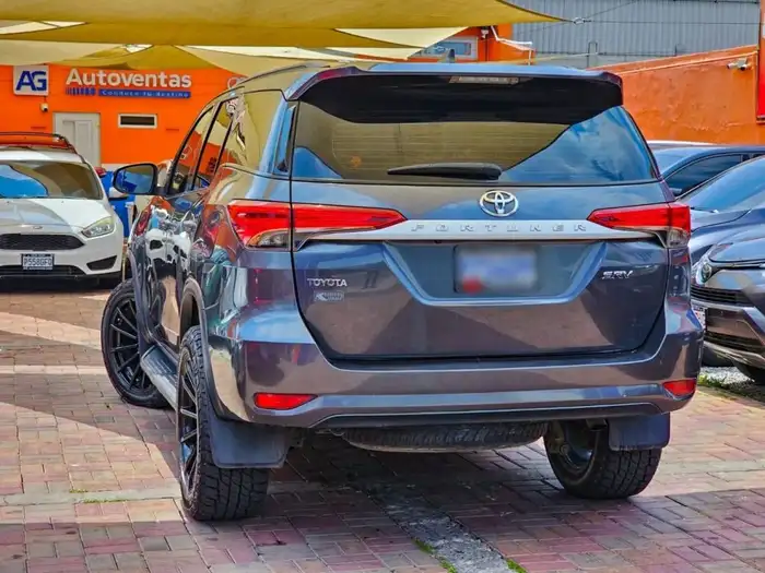 2018 Toyota Fortuner — 4