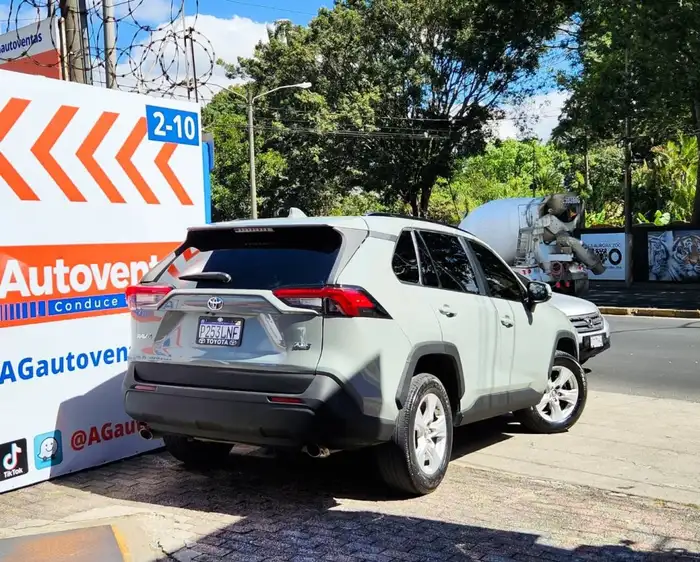 2020 Toyota RAV4 — 4