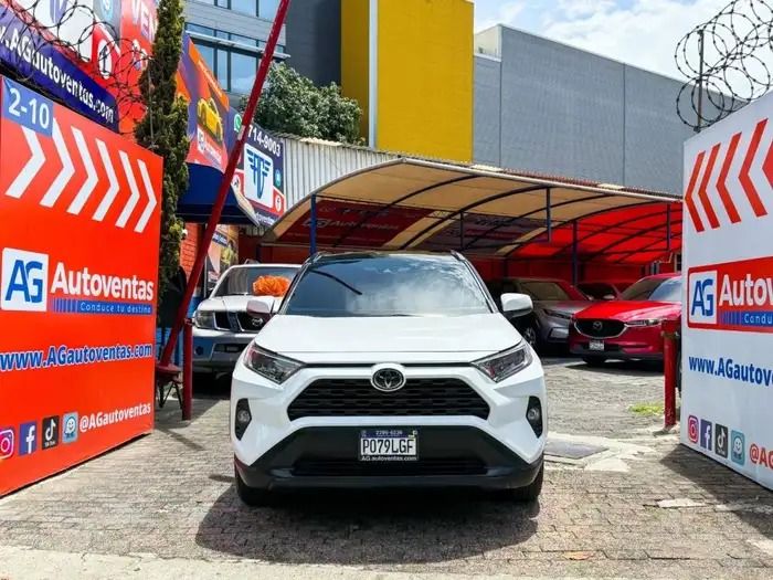 2021 Toyota RAV4 — 2