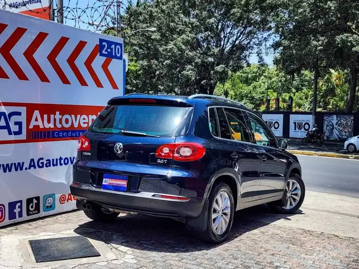 2011 Volkswagen Tiguan — 4