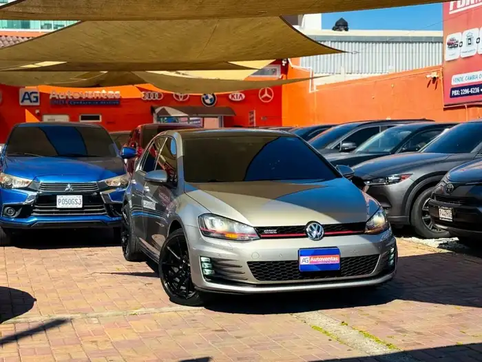 2017 Volkswagen GOLF — 2