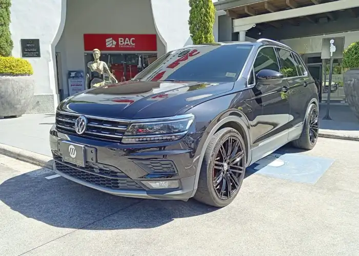 2018 Volkswagen Tiguan — 1